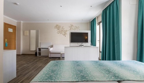 Habitación triple Deluxe, balcón