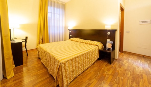 Habitación superior con 1 cama doble o 2 individuales