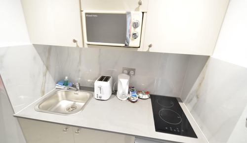 Estudio familiar, baño privado