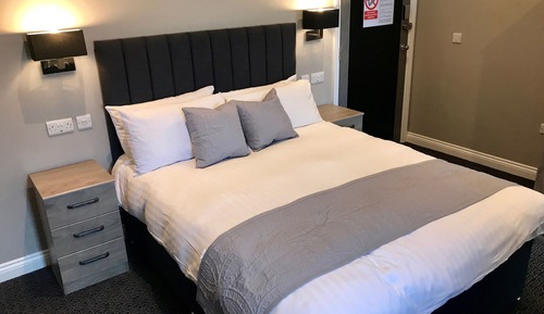 Habitación doble superior, 1 cama de matrimonio grande, accesible para personas con discapacidad