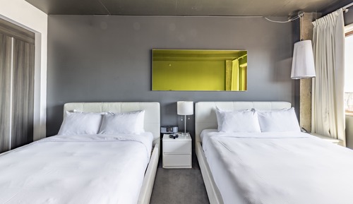 Habitación básica con 2 camas individuales