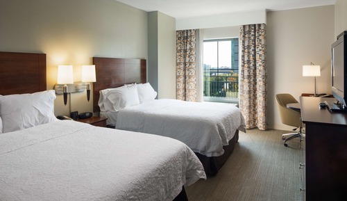 2 camas de matrimonio (Standard Room Two Queens)