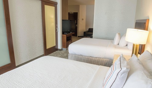 Suite, varias camas, vistas a la montaña (Mobility Accessible, Tub)