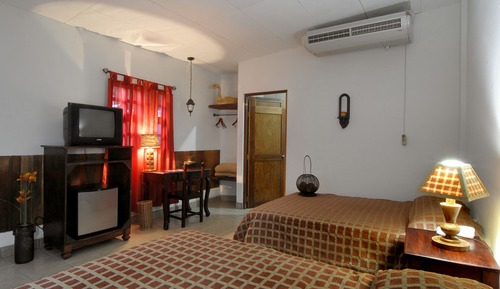 Habitación estándar, vistas a la piscina (2 twin beds )