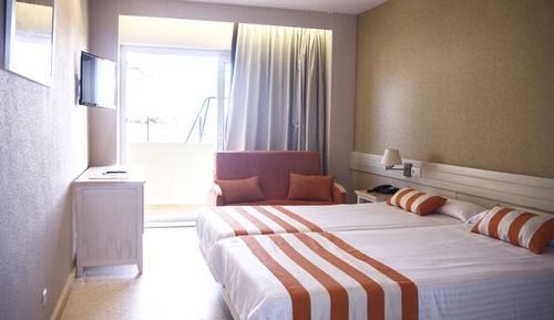 Habitación doble, planta baja (2 Adults + 1 Child)