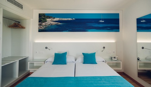 Habitación doble superior, vistas a la piscina