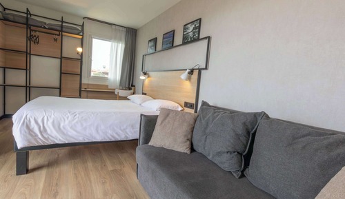 Habitación estándar, varias camas, balcón