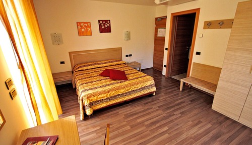 Habitación Confort con 1 cama doble o 2 individuales