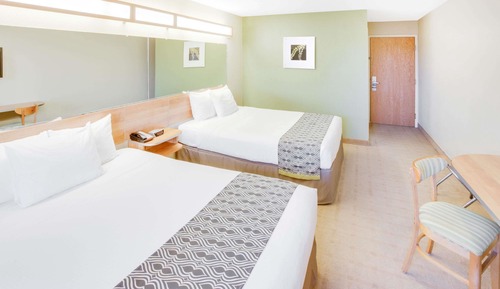 Habitación estándar, 2 camas de matrimonio (Non-Smoking)