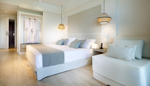 Habitación Deluxe, vistas a la piscina (Signature Level)