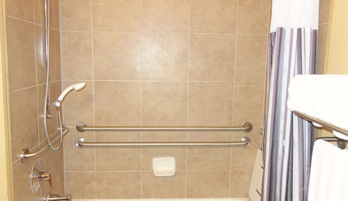 Habitación, 1 cama de matrimonio grande, accesible para personas con discapacidad (Roll-In Shower)