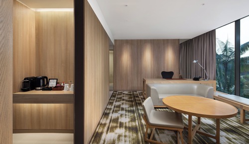 Suite junior, 1 cama de matrimonio grande, Acceso al salón del club