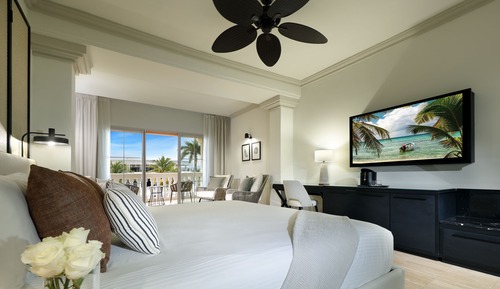 Suite junior, vistas al mar, junto a la piscina