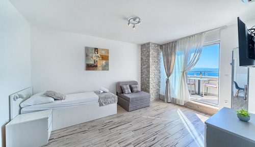 Apartamento romántico, balcón, vistas al mar