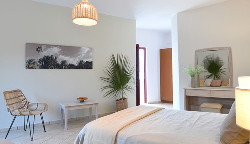 Habitación superior con 1 cama doble o 2 individuales, 1 cama doble o 2 individuales