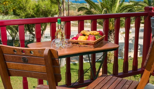 Habitación estándar doble, 1 cama doble o 2 individuales, vistas parciales al mar