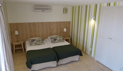 Habitación Confort con 1 cama doble o 2 individuales