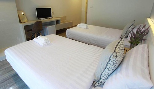 Habitación básica con 2 camas individuales