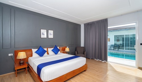 Deluxe double room change to deluxe double room with pool access