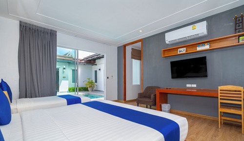 Deluxe triple room change to deluxe family room with pool access