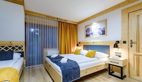 Habitación triple Deluxe, balcón