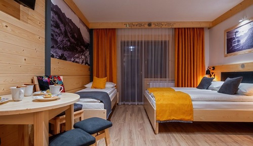 Habitación cuádruple Deluxe, balcón