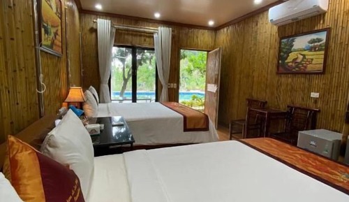 Habitación con 2 camas individuales, vistas a la piscina