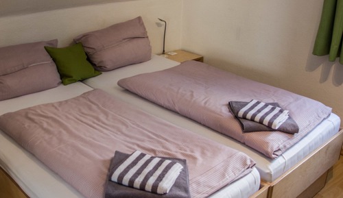 Habitación básica con 1 cama doble o 2 individuales