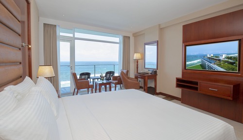 Signature Double Room, 1 King Bed- With a Complimentary City Tour