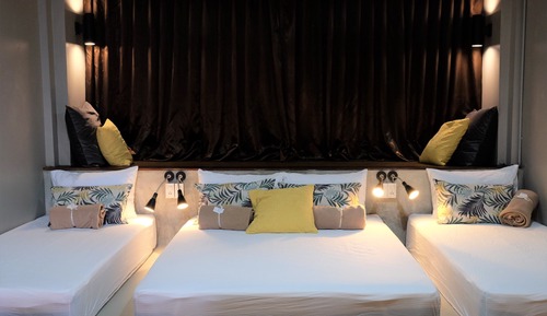  Private Room for 6 Persons (4th floor - no lift)