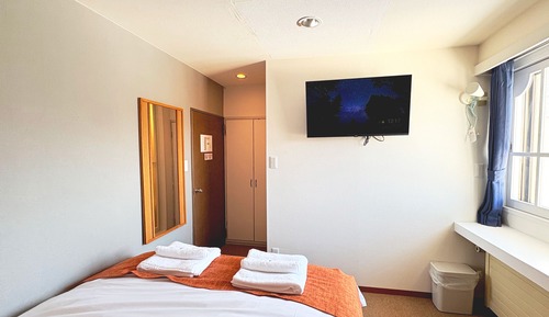 Western Queen Room