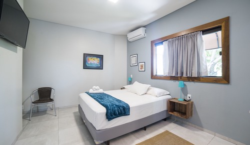 Habitación básica con 2 camas individuales