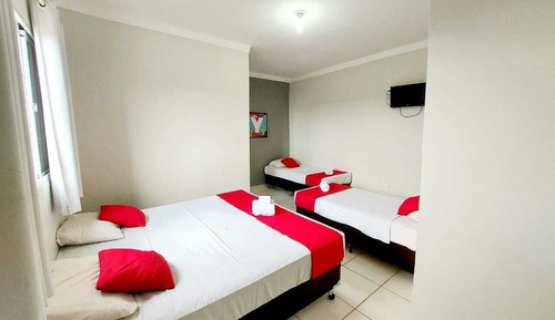 Habitación cuádruple, varias camas