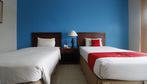 Habitación básica con 2 camas individuales