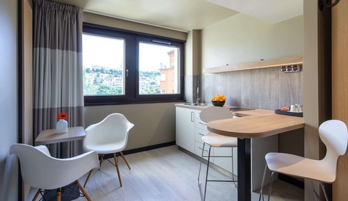 Habitación familiar, cocina básica