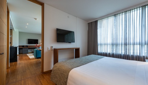 Suite superior, 1 cama de matrimonio grande con sofá cama (Suite 2 Rooms King Bed Non Smoking)