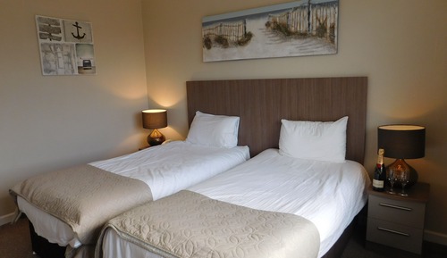 Habitación estándar con 1 cama doble o 2 individuales, vistas al jardín