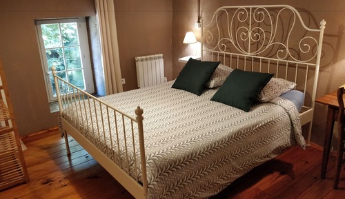 Economy Double Room Single Use, 1 Queen Bed