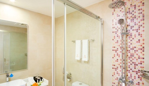 Habitación Deluxe con 2 camas individuales, baño privado, vistas al mar