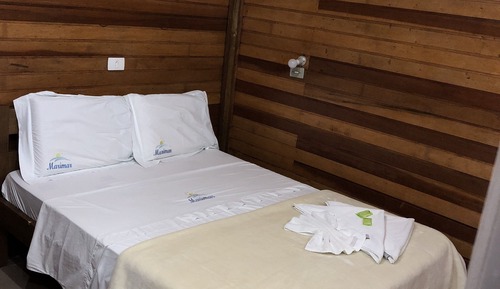Suite, baño privado, vistas al jardín