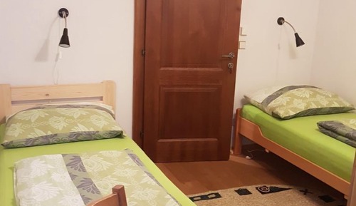 Habitación económica con 2 camas individuales, baño privado