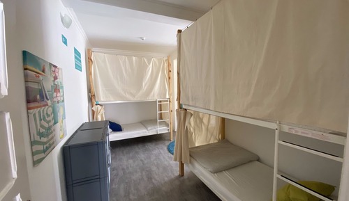Cama en una habitación mixta de 6 camas, baño compartido