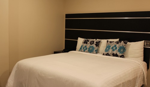 Habitación básica doble de uso individual, 1 cama de matrimonio grande