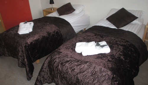 Habitación estándar con 1 cama doble o 2 individuales, baño compartido