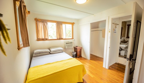 Habitación básica doble, 1 cama doble, baño privado