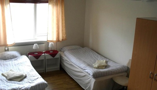 Habitación con 1 cama doble o 2 individuales, baño compartido