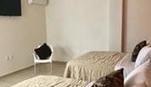 Habitación Business cuádruple, 2 camas de matrimonio, accesible para personas con discapacidad