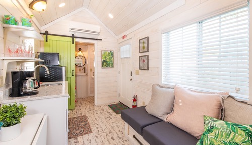 Casa (Flamingo Tiny)