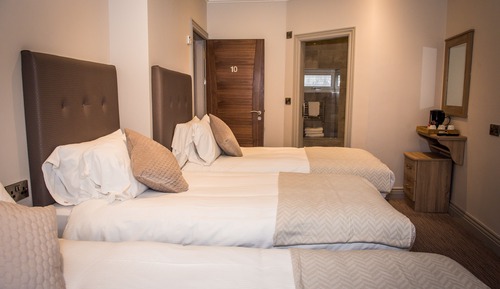 Habitación triple, baño privado