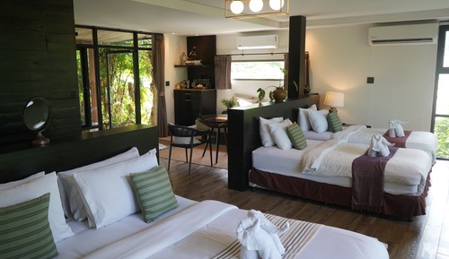 Greenfront Family Villa with Private Bathroom